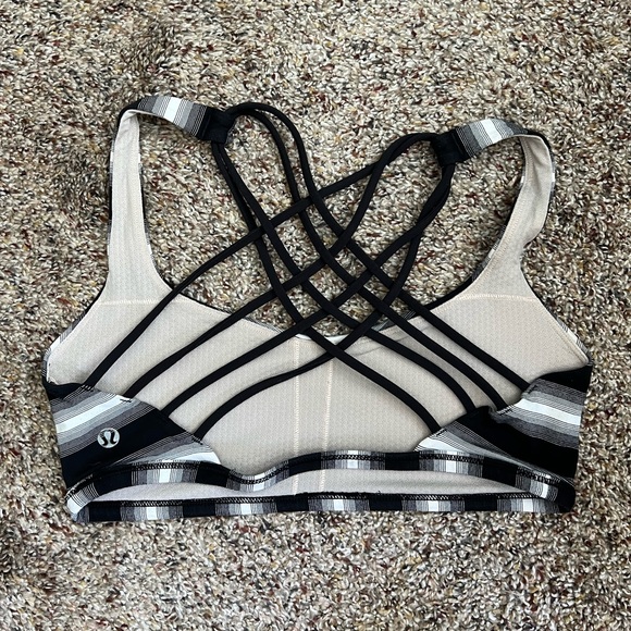 Lululemon Free to be Wild bra, size 6 - Picture 2 of 4